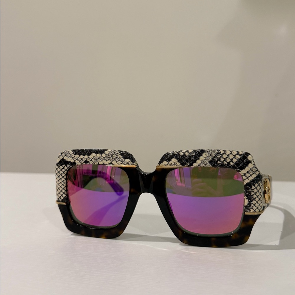 GUCCI Stylish Snake Print Sunglasses with Pink Lenses, NWOT